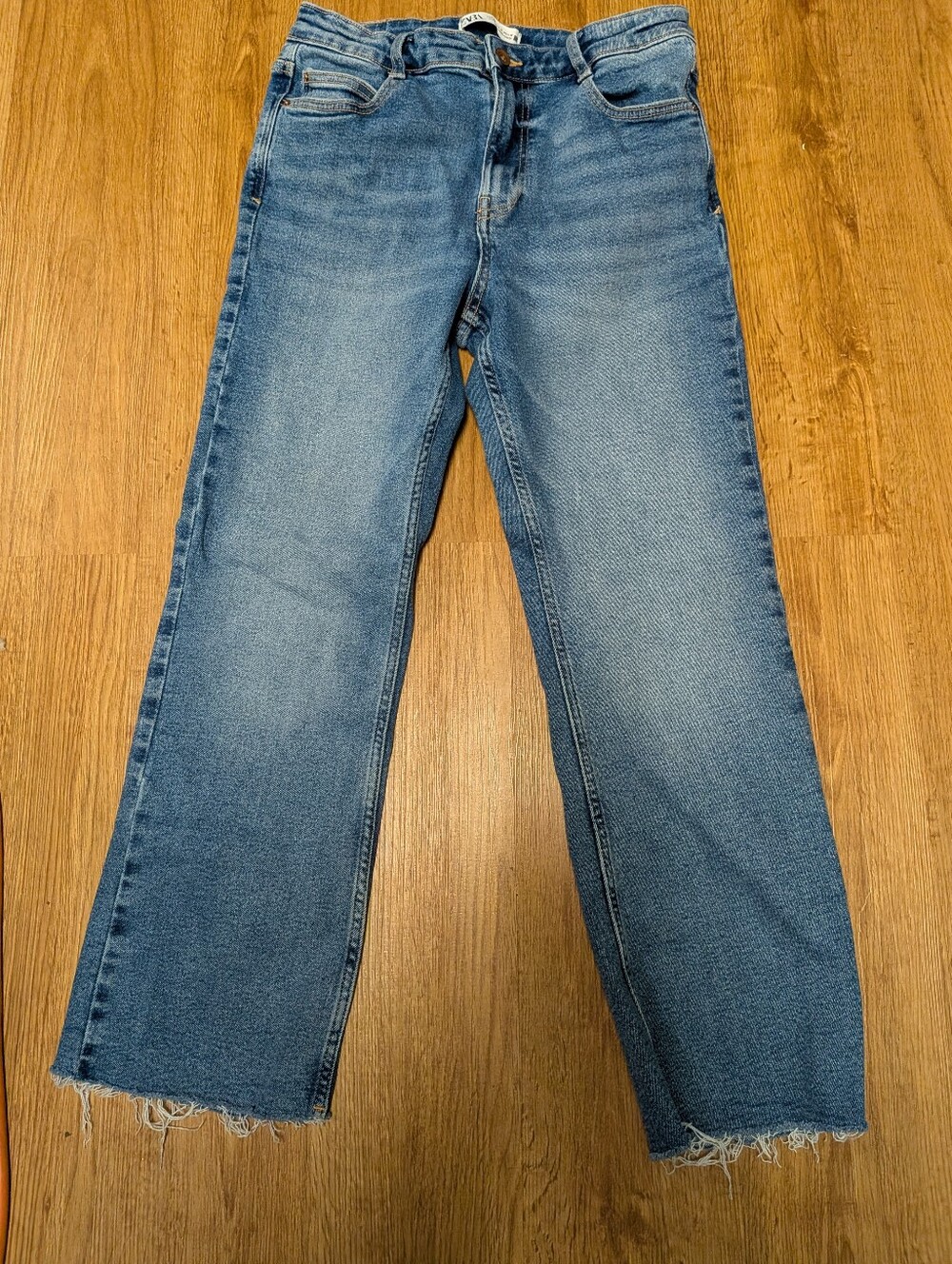 ZARA Women's Jeans Size 30 US 10 Light Wash Wide Leg Cropped Raw Hem Denim